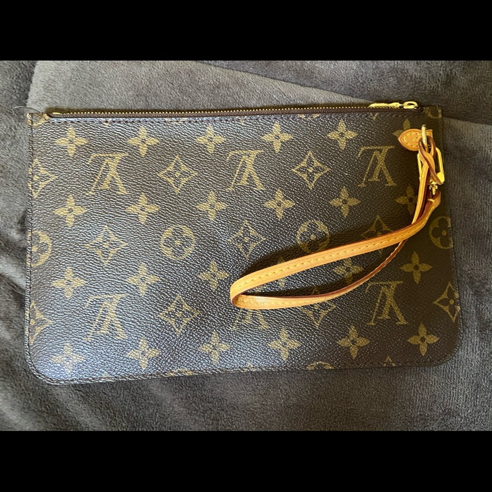 Authentic Louis Vuitton neverfull pouch.